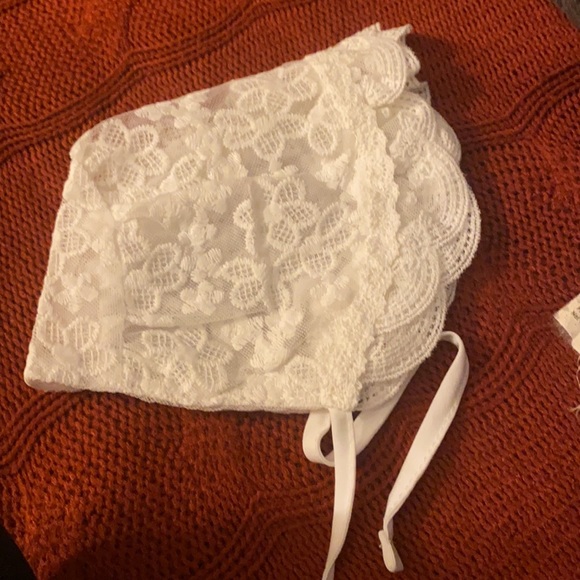 Baby bonnets - Picture 2 of 3